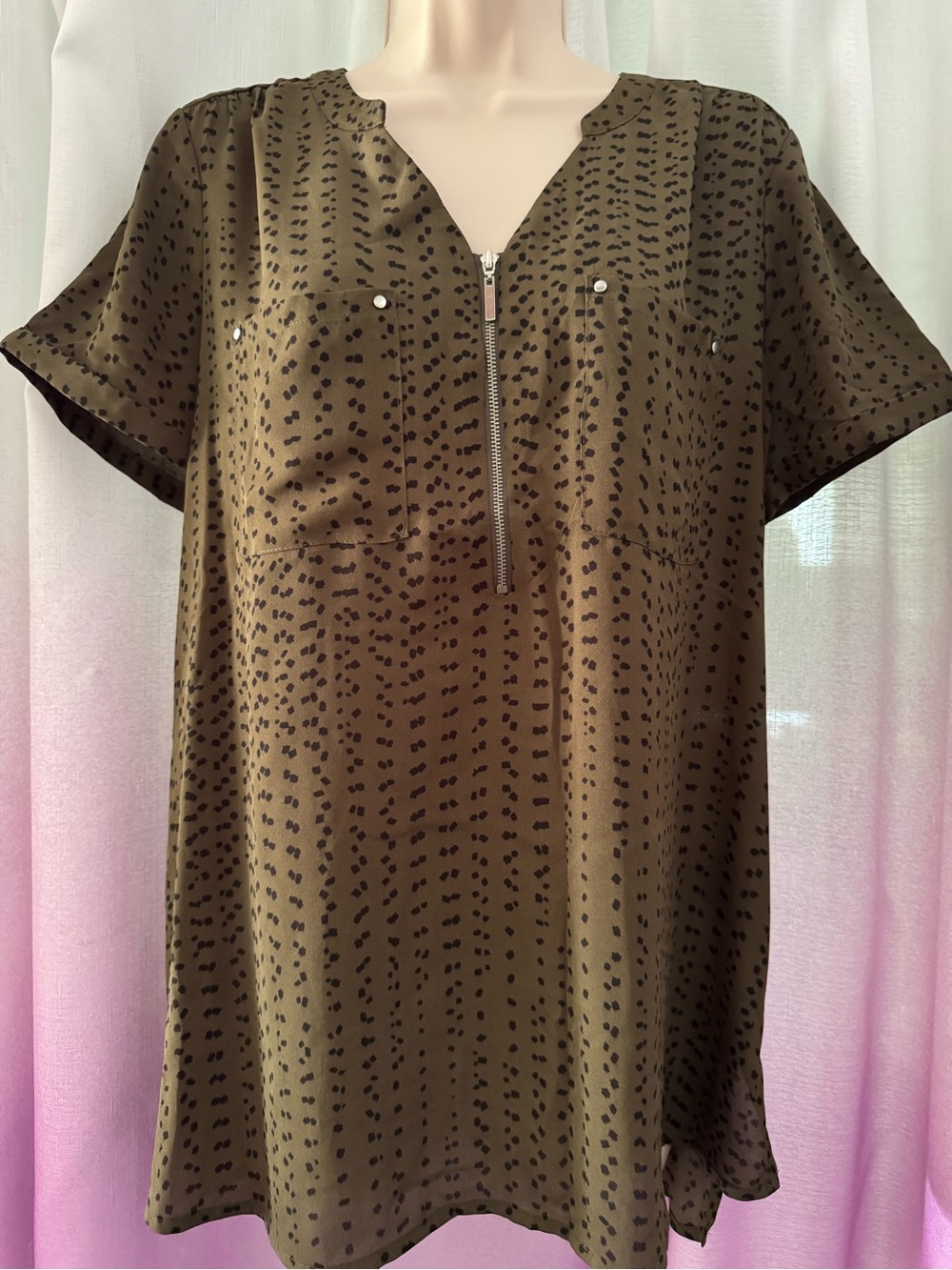 Apt. 9 Olive Green Short Sleeve Top with Black Spot Print